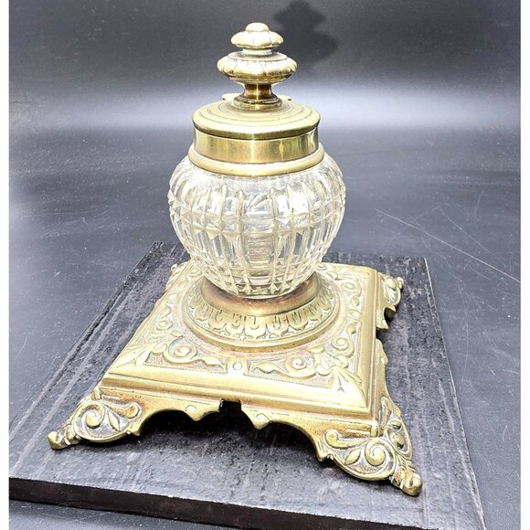 Antique Brass & Glass Ornate Inkwell With Hinged Lid On Decorative Base HS284 - Picture 1 of 10